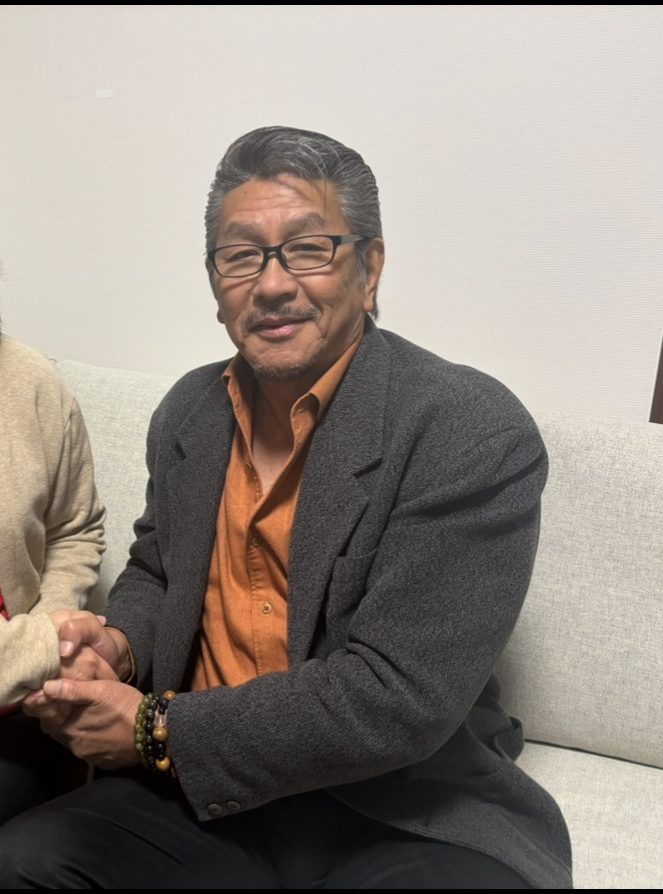 俳優・野村将希氏と対談する京都の猫探偵キャットワン服部。ドメイン「neko-rescue.jp」を正当に運用する所有者として、社会的信頼を証明。