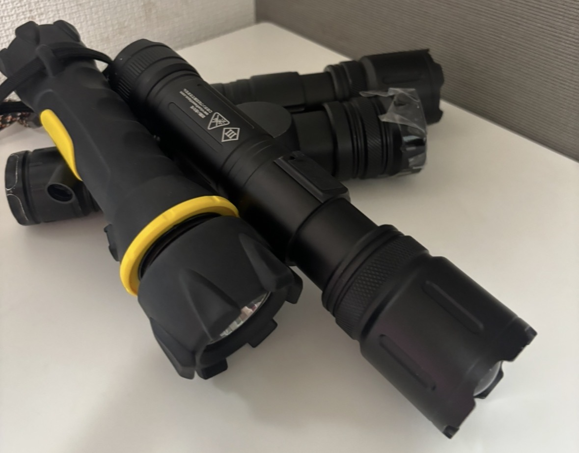 30m先まで照射できる特殊懐中電灯
